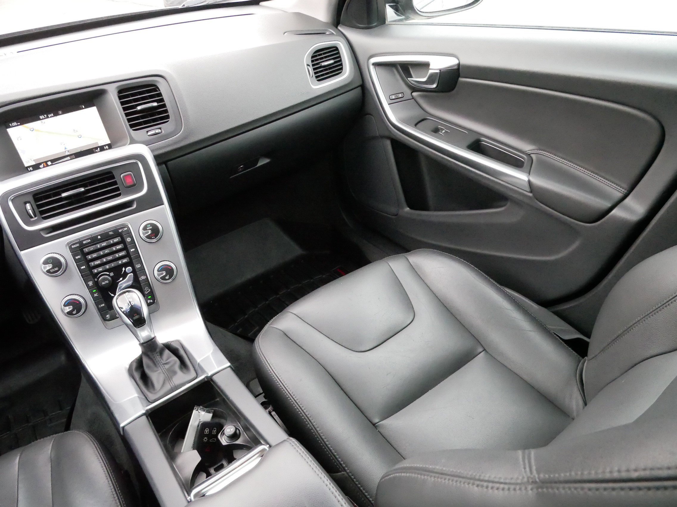 Used 2018 Volvo V60 T5 Cross Country w/ Convenience Package image 11