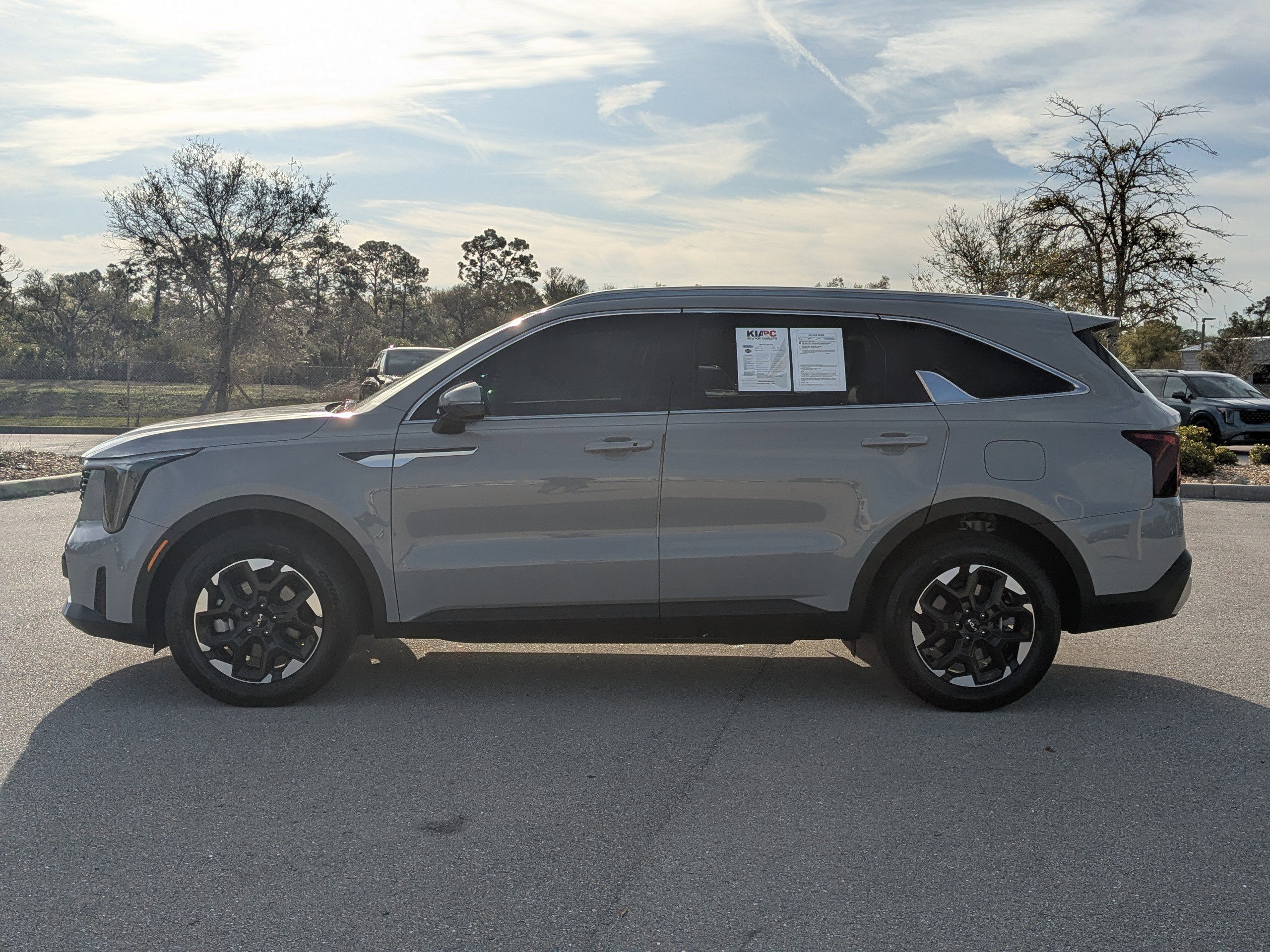 Certified 2024 Kia Sorento S w/ Panoramic Sunroof Package image 7