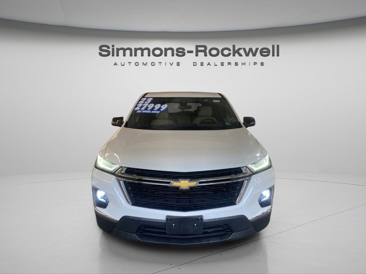 Used 2023 Chevrolet Traverse LS image 2