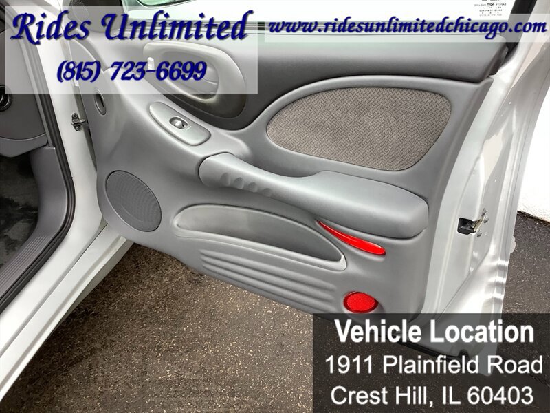 Used 2003 Pontiac Bonneville SE image 18