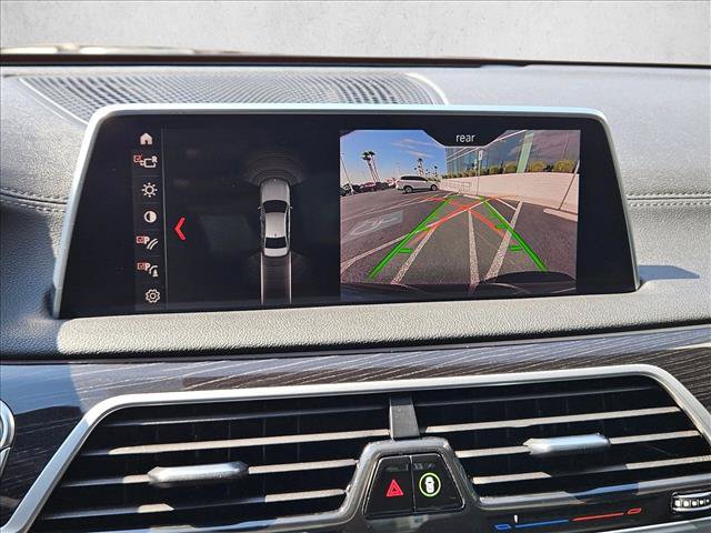 Used 2019 BMW 750i w/ M Sport Package RWD image 12