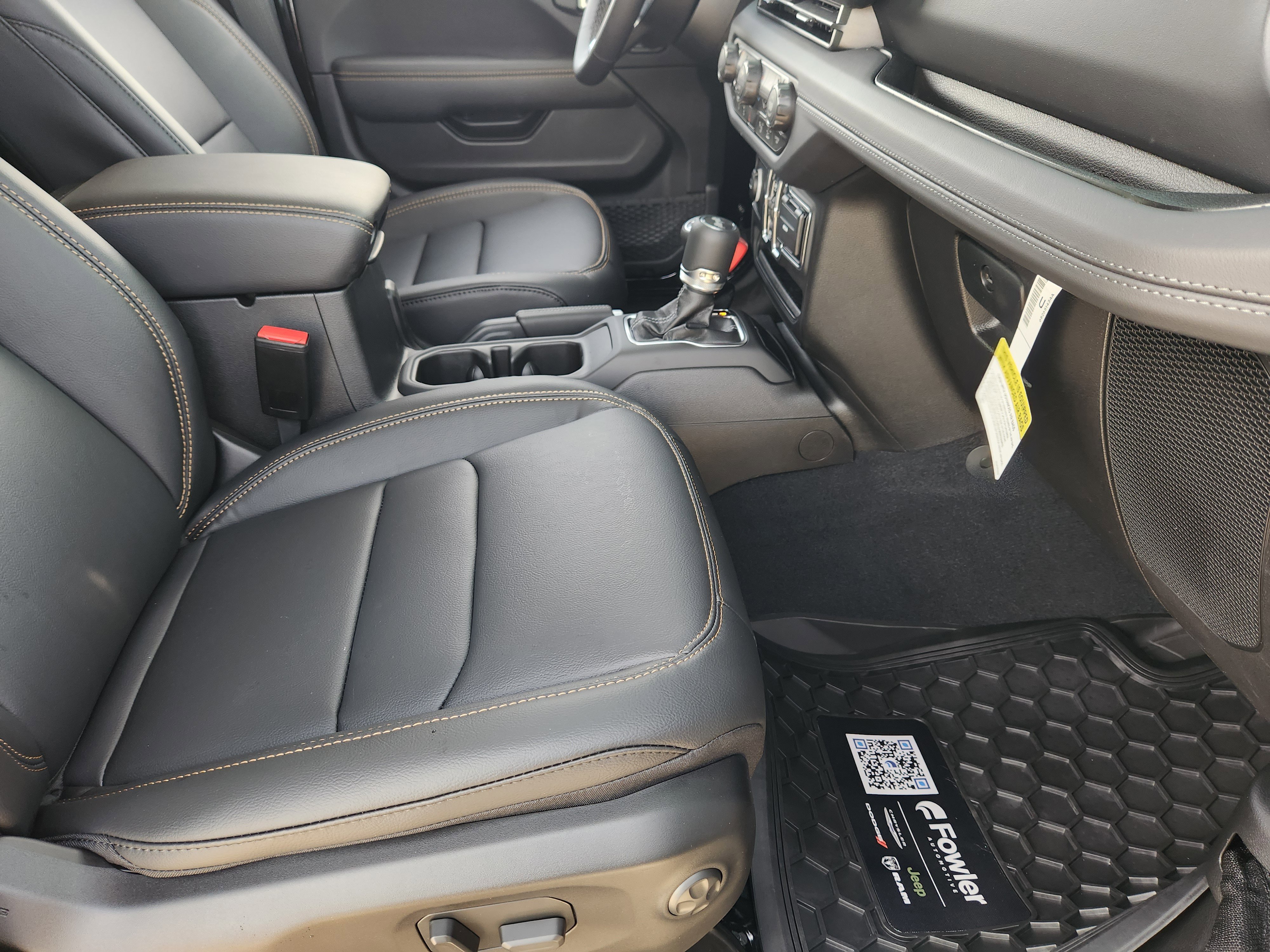 New 2026 Jeep Wrangler Unlimited Sahara AWD/4WD image 11