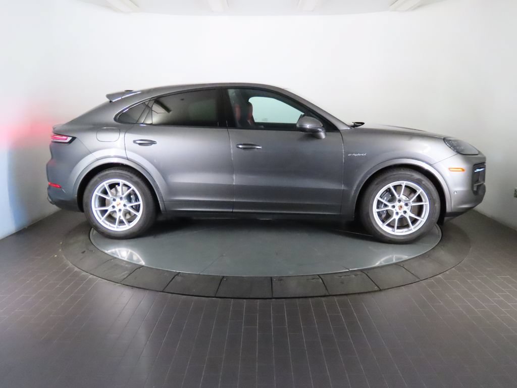 Certified 2026 Porsche Cayenne E-Hybrid Coupe AWD/4WD image 8