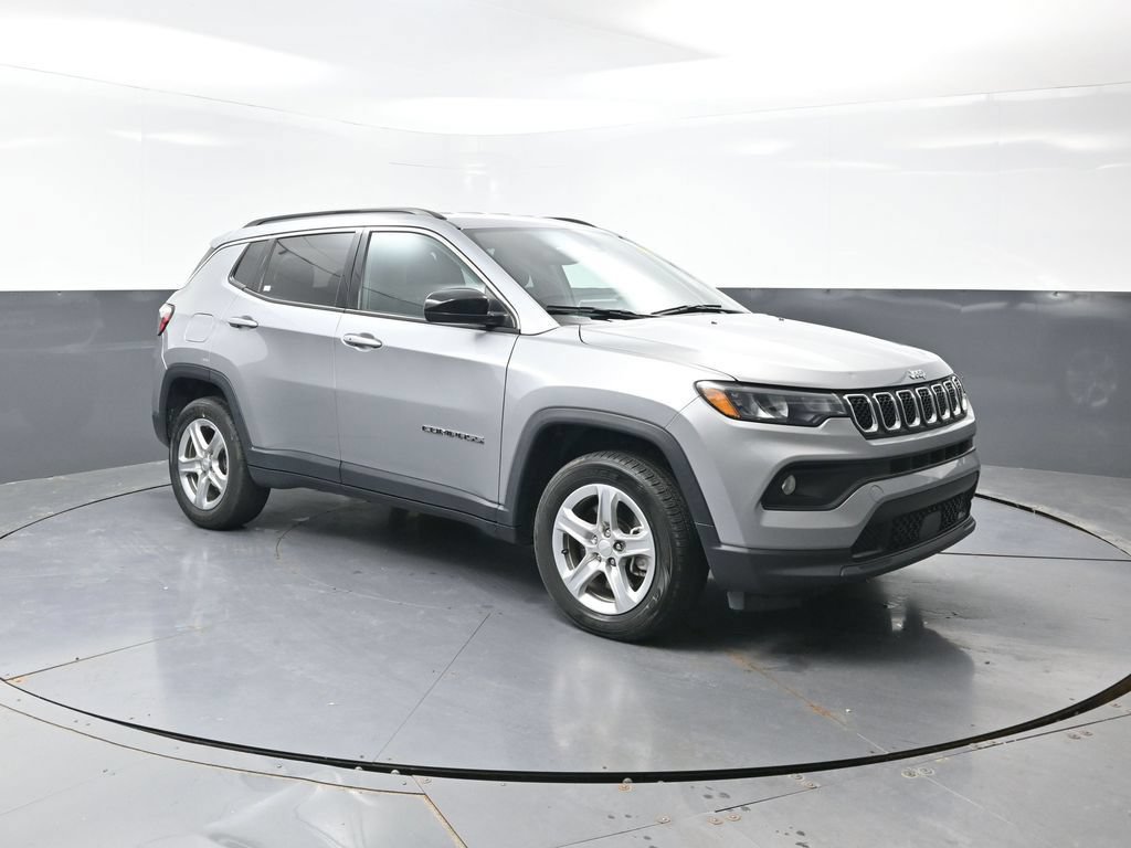 Used 2024 Jeep Compass Latitude AWD/4WD image 5