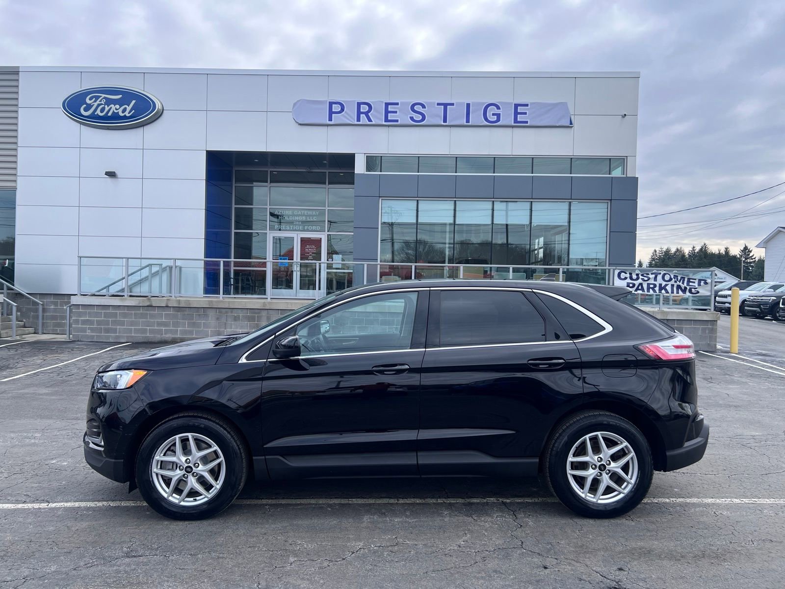 Used 2023 Ford Edge SEL w/ Convenience Package AWD/4WD image 2