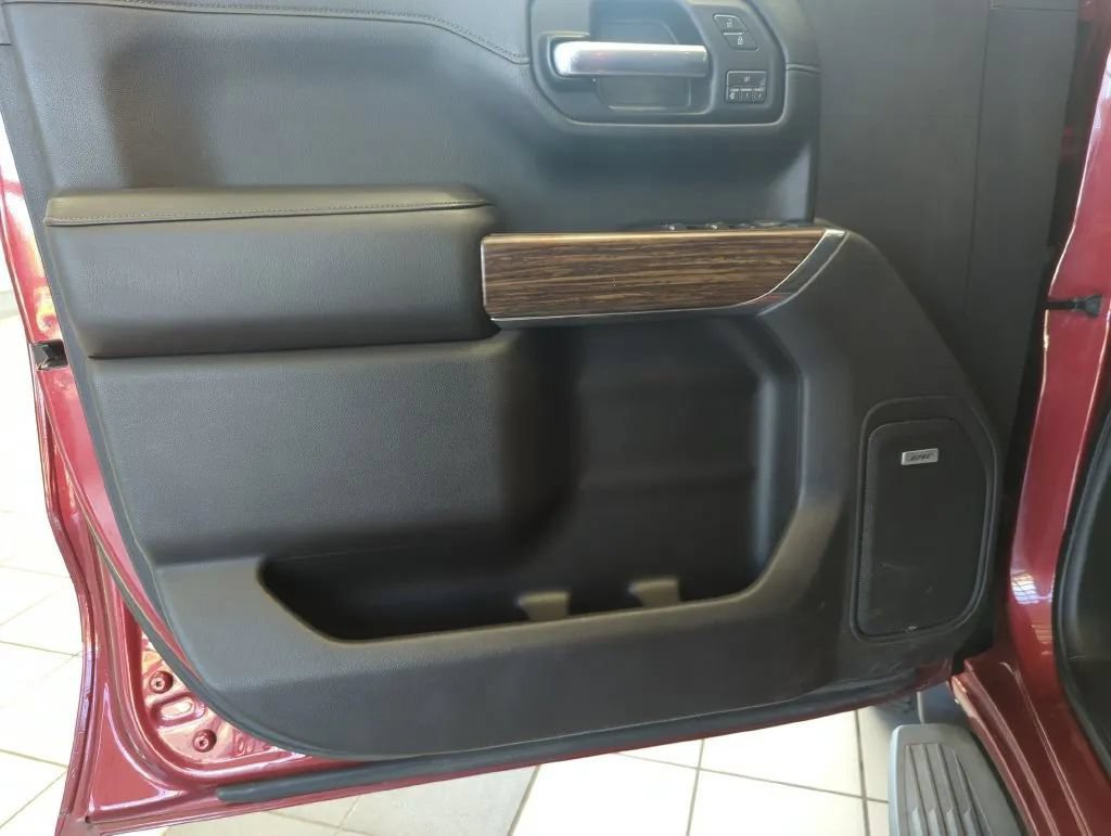Used 2019 Chevrolet Silverado 1500 High Country w/ Technology Package AWD/4WD image 15
