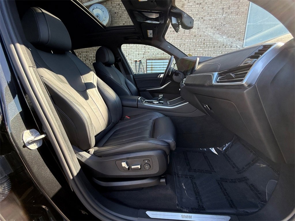 Used 2021 BMW X5 xDrive45e w/ Parking Assistance Package image 24