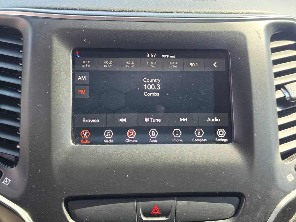 Used 2020 Jeep Cherokee Latitude AWD/4WD image 22