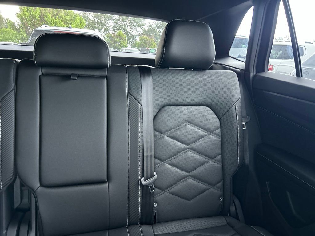 New 2026 Volkswagen Atlas Cross Sport SE FWD image 13