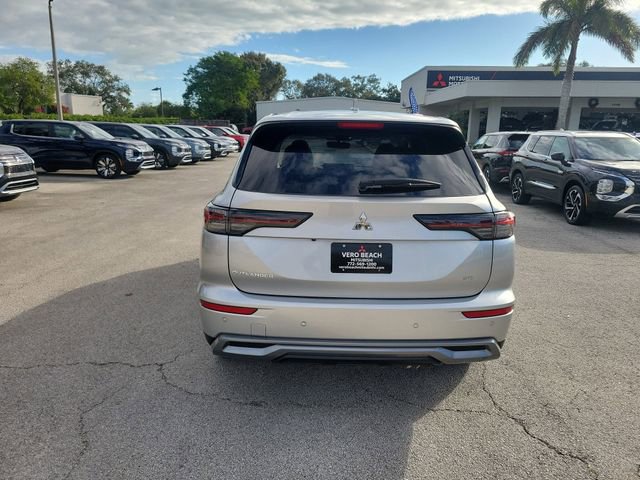 New 2026 Mitsubishi Outlander SE FWD image 5