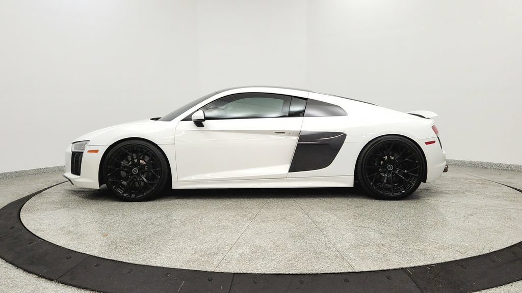 Used 2017 Audi R8 V10 AWD/4WD image 2