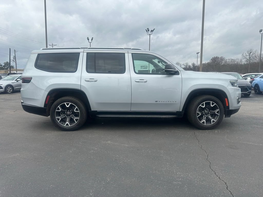Used 2023 Jeep Wagoneer Series III w/ Preferred Equipment Group RWD image 5