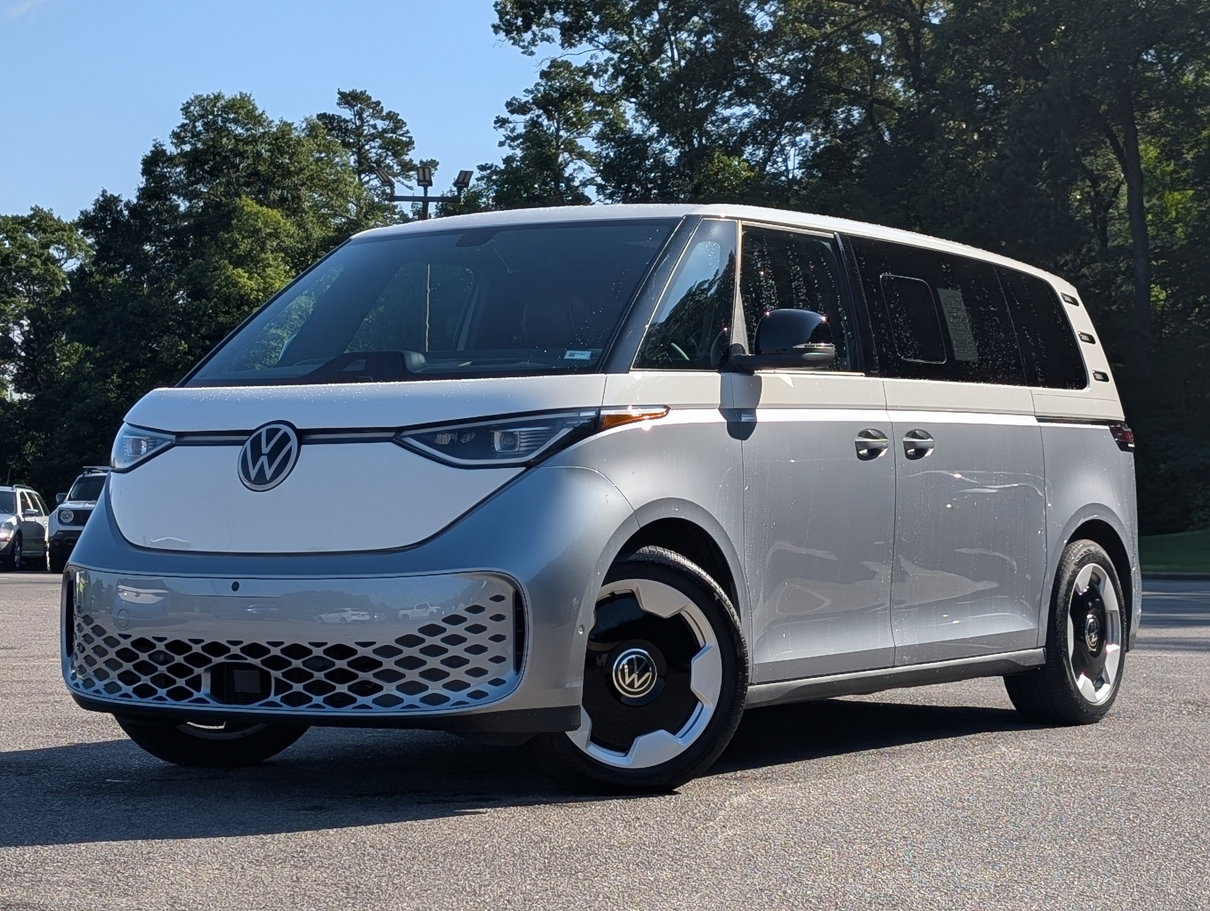 Used 2025 Volkswagen ID. Buzz Pro S Plus RWD image 4