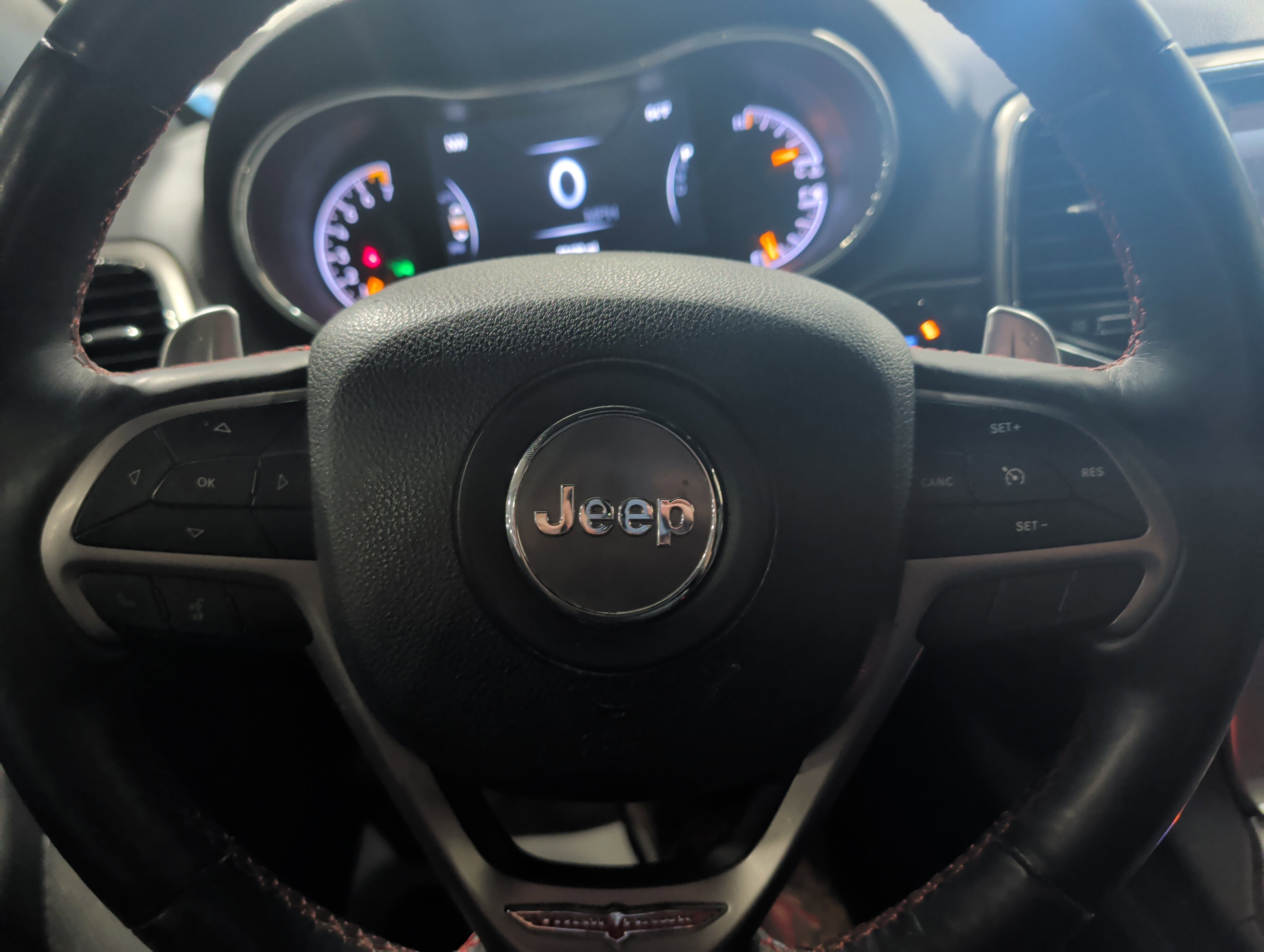 Used 2018 Jeep Grand Cherokee Trailhawk w/ Trailhawk Luxury Group AWD/4WD image 9