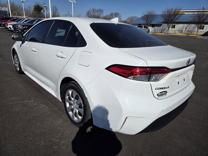 Used 2024 Toyota Corolla LE FWD image 5