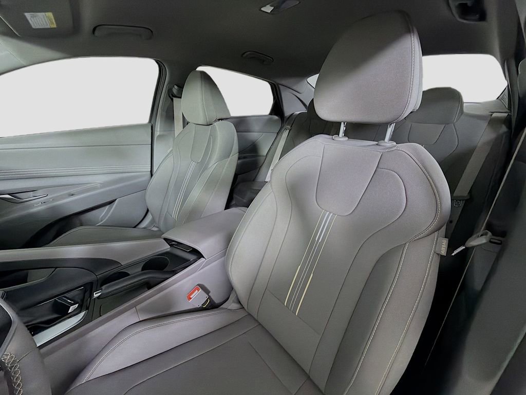 Used 2025 Hyundai Elantra Sport FWD image 13