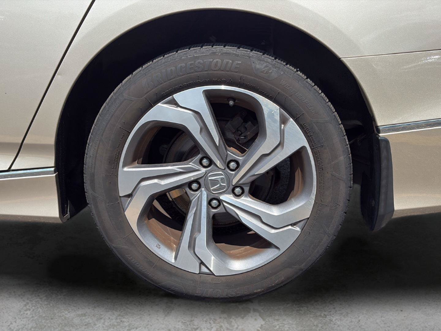Used 2018 Honda Accord EX image 23