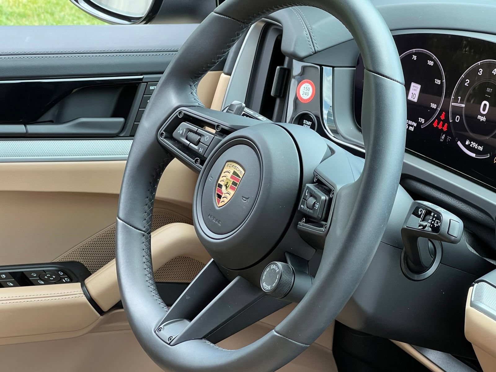 Used 2026 Porsche Cayenne AWD/4WD image 36
