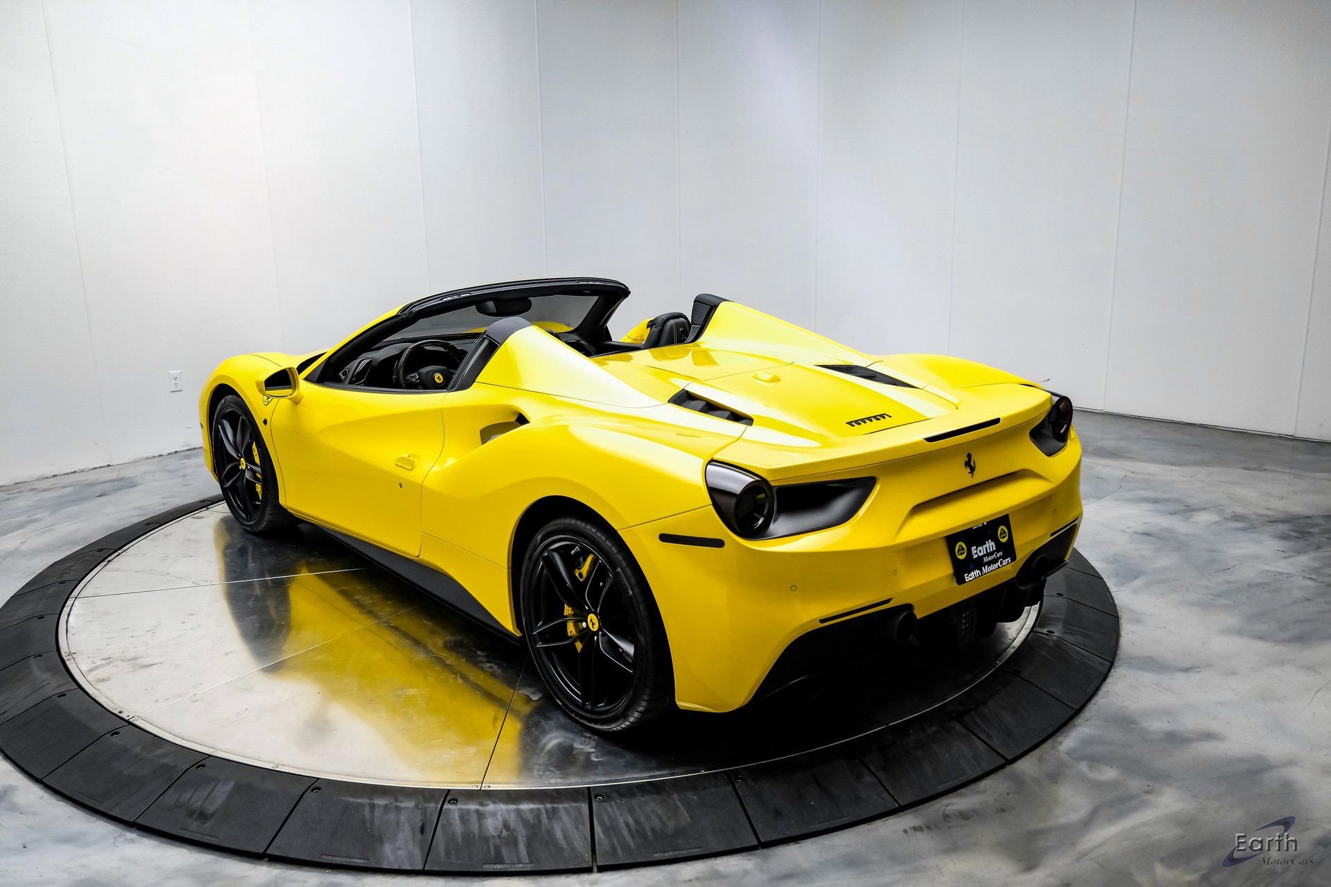 Used 2017 Ferrari 488 Spider image 15