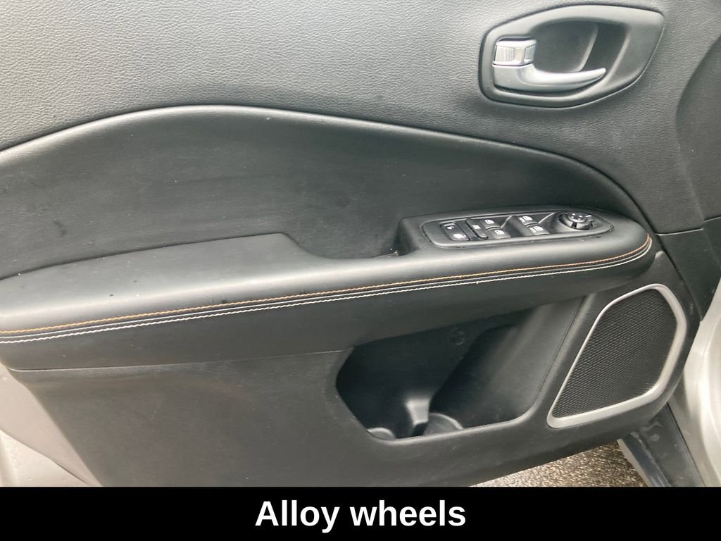 Used 2019 Jeep Compass Latitude AWD/4WD image 13