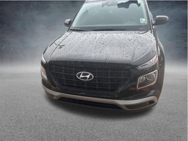 Used 2025 Hyundai Venue SE FWD image 2
