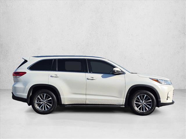 Used 2018 Toyota Highlander XLE AWD/4WD image 4