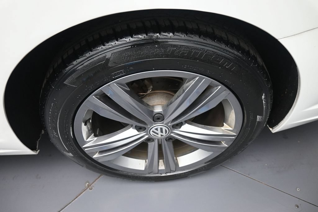 Used 2020 Volkswagen Jetta R-Line w/ R-Line Cold Weather Package FWD image 15
