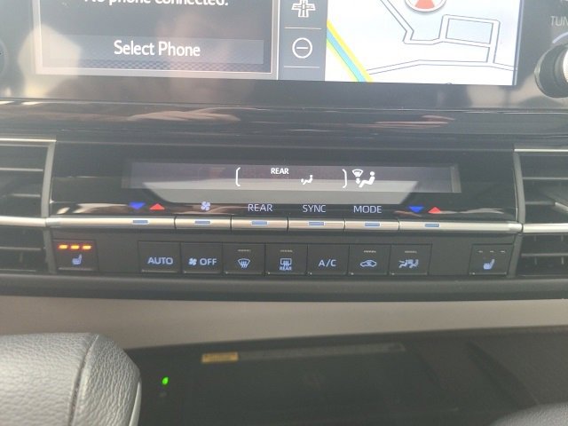 Used 2023 Toyota Sienna XLE image 26