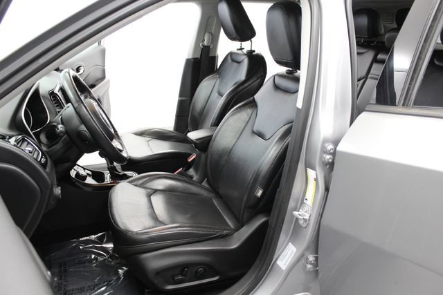 Used 2017 Jeep Compass Limited w/ Navigation Group AWD/4WD image 12