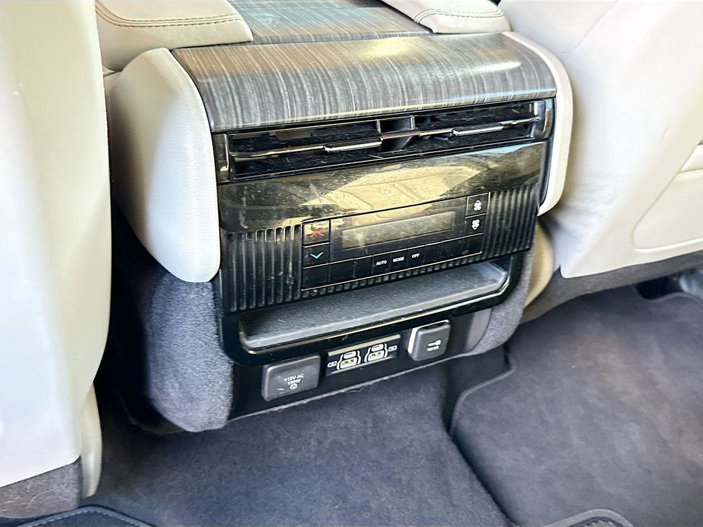 Used 2024 Jeep Wagoneer Series II w/ Flexible Seating Group image 28