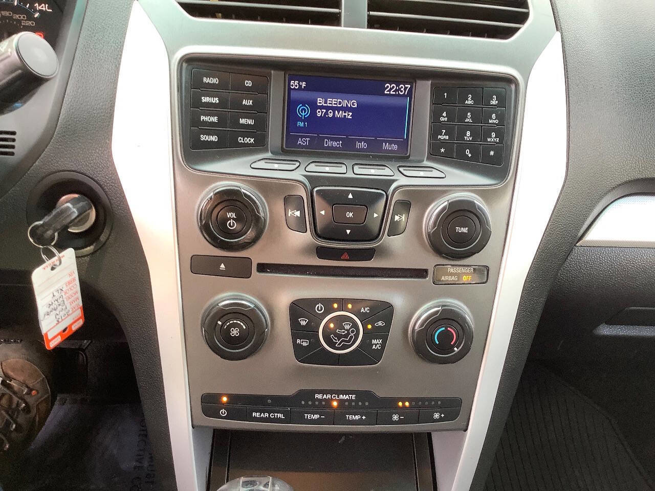 Used 2015 Ford Explorer XLT image 38