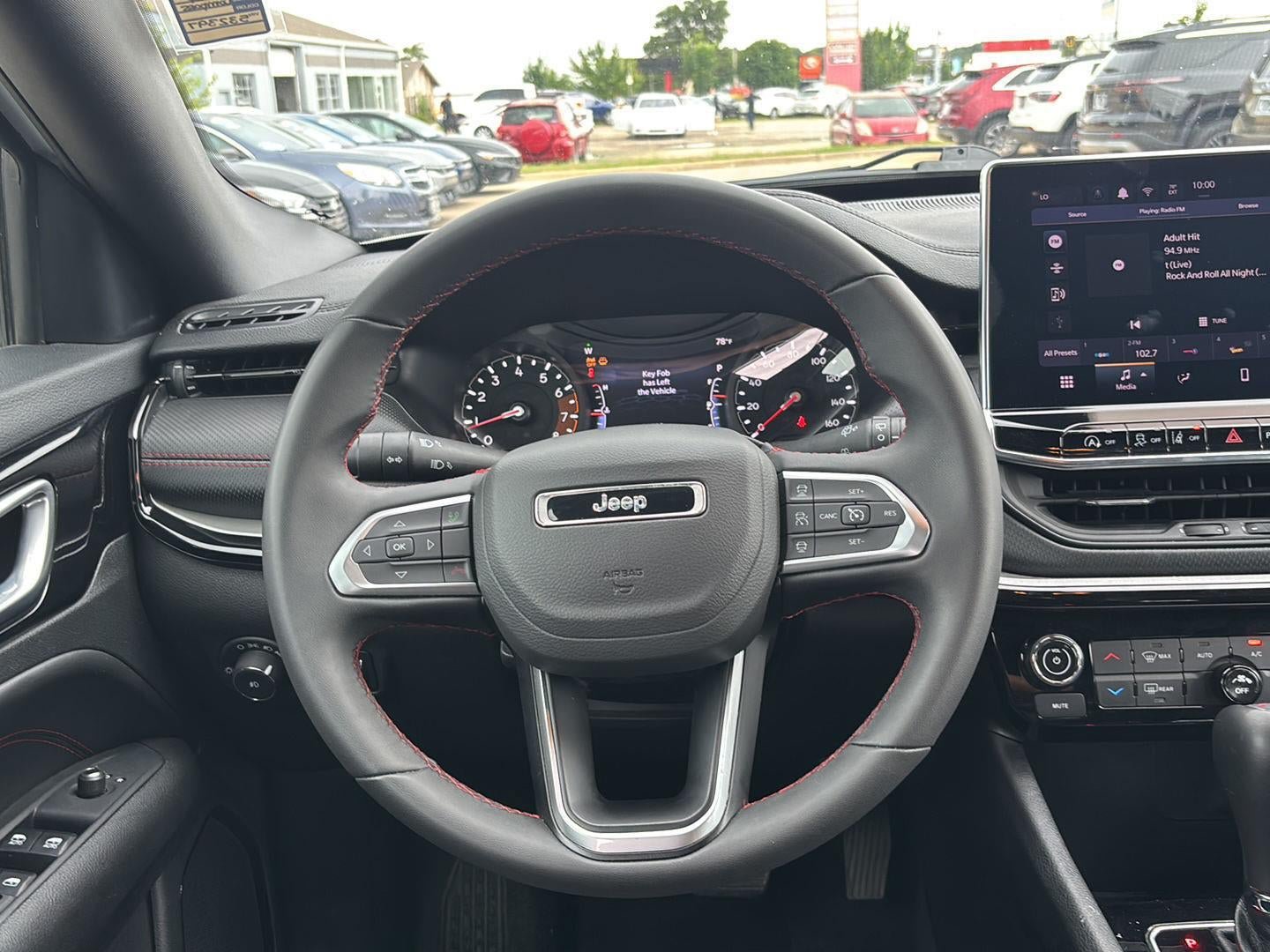 Used 2025 Jeep Compass Trailhawk AWD/4WD image 8