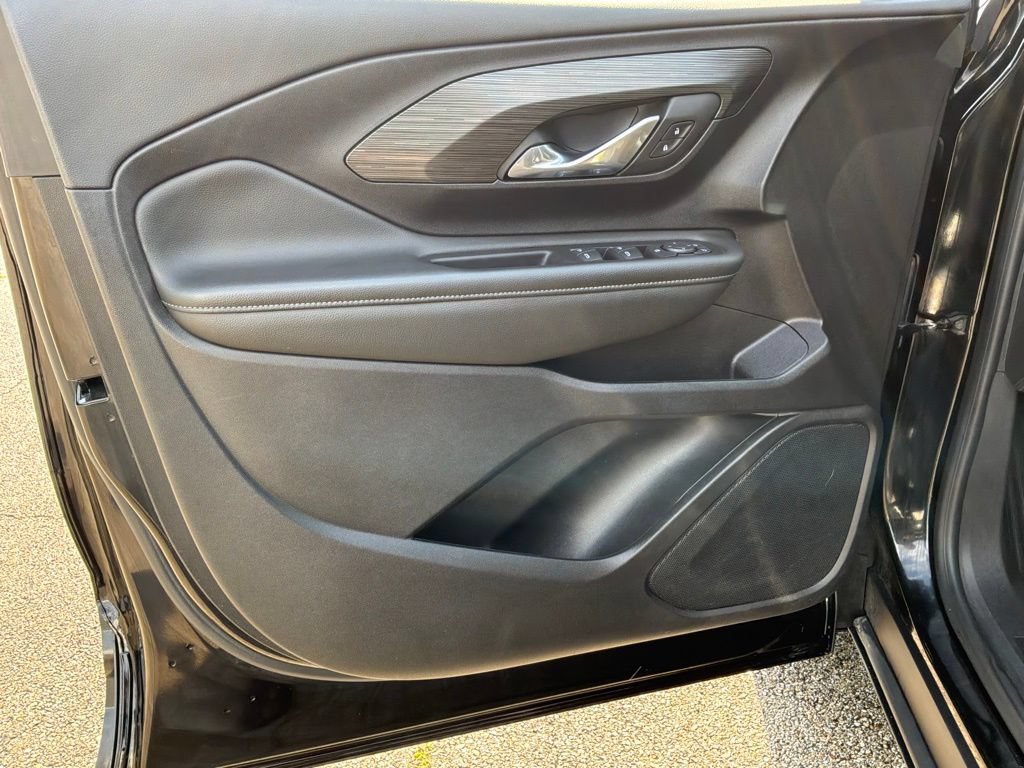 Used 2024 GMC Terrain SLE AWD/4WD image 12