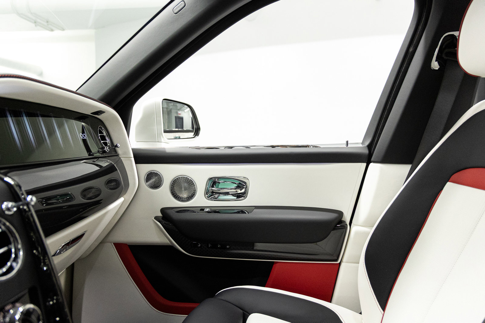 New 2026 Rolls-Royce Cullinan Black Badge image 44