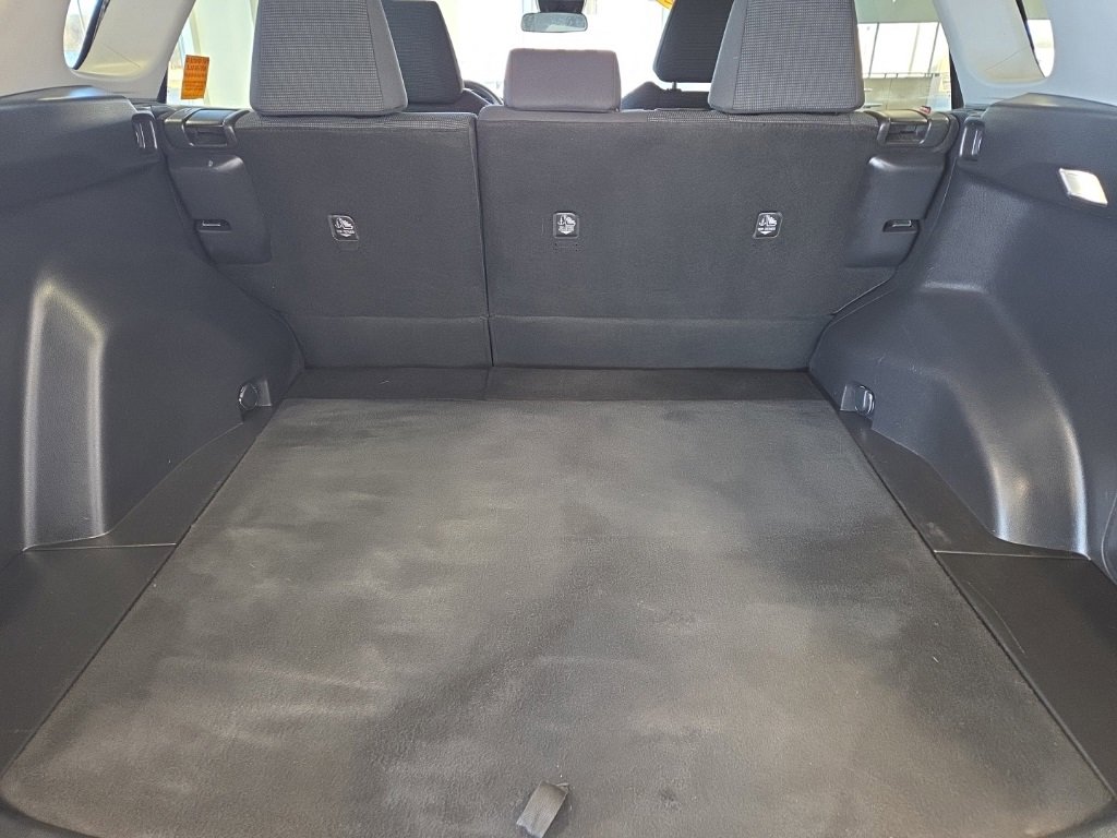 Used 2022 Toyota RAV4 LE image 15