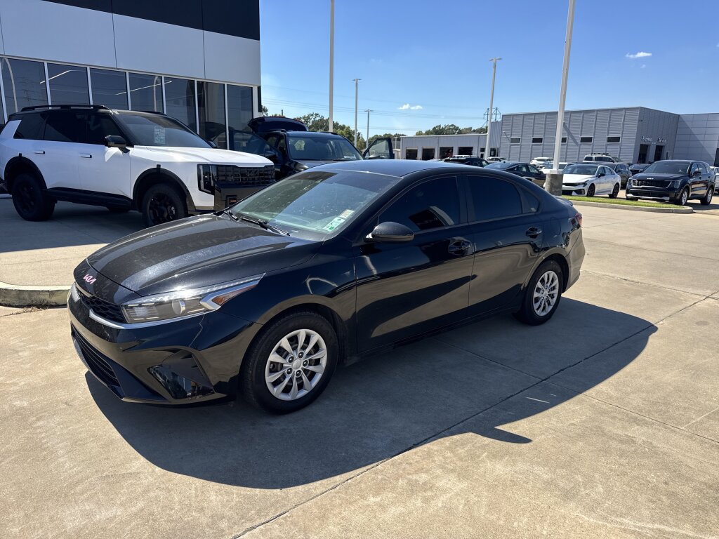 Used 2023 Kia Forte LX FWD image 2