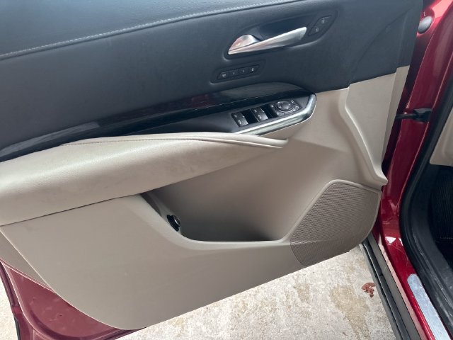 Used 2022 Cadillac XT4 Premium Luxury w/ Enhanced Visibility Package FWD image 10
