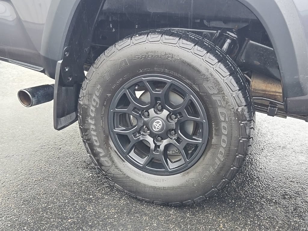 Used 2022 Toyota Tacoma SR w/ SX Package AWD/4WD image 9