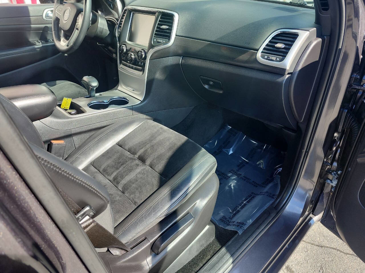 Used 2015 Jeep Grand Cherokee Altitude image 17
