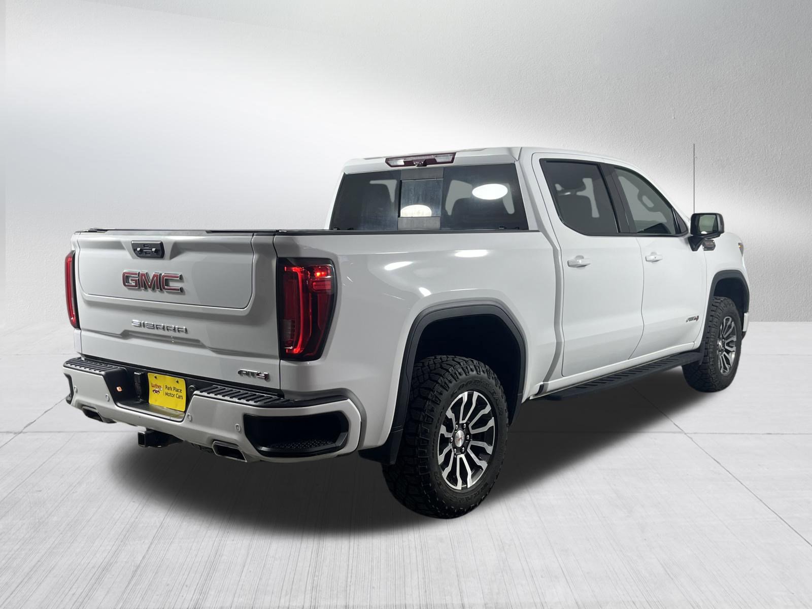 Used 2022 GMC Sierra 1500 AT4 w/ AT4 Premium Package image 7