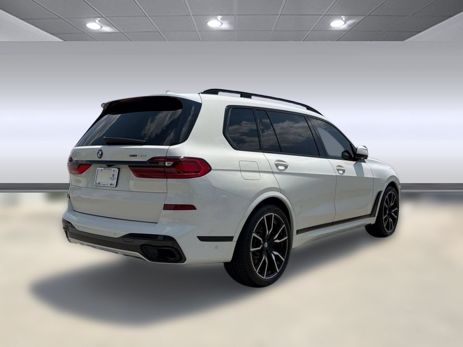 Used 2022 BMW X7 xDrive40i w/ M Sport Package AWD/4WD image 9
