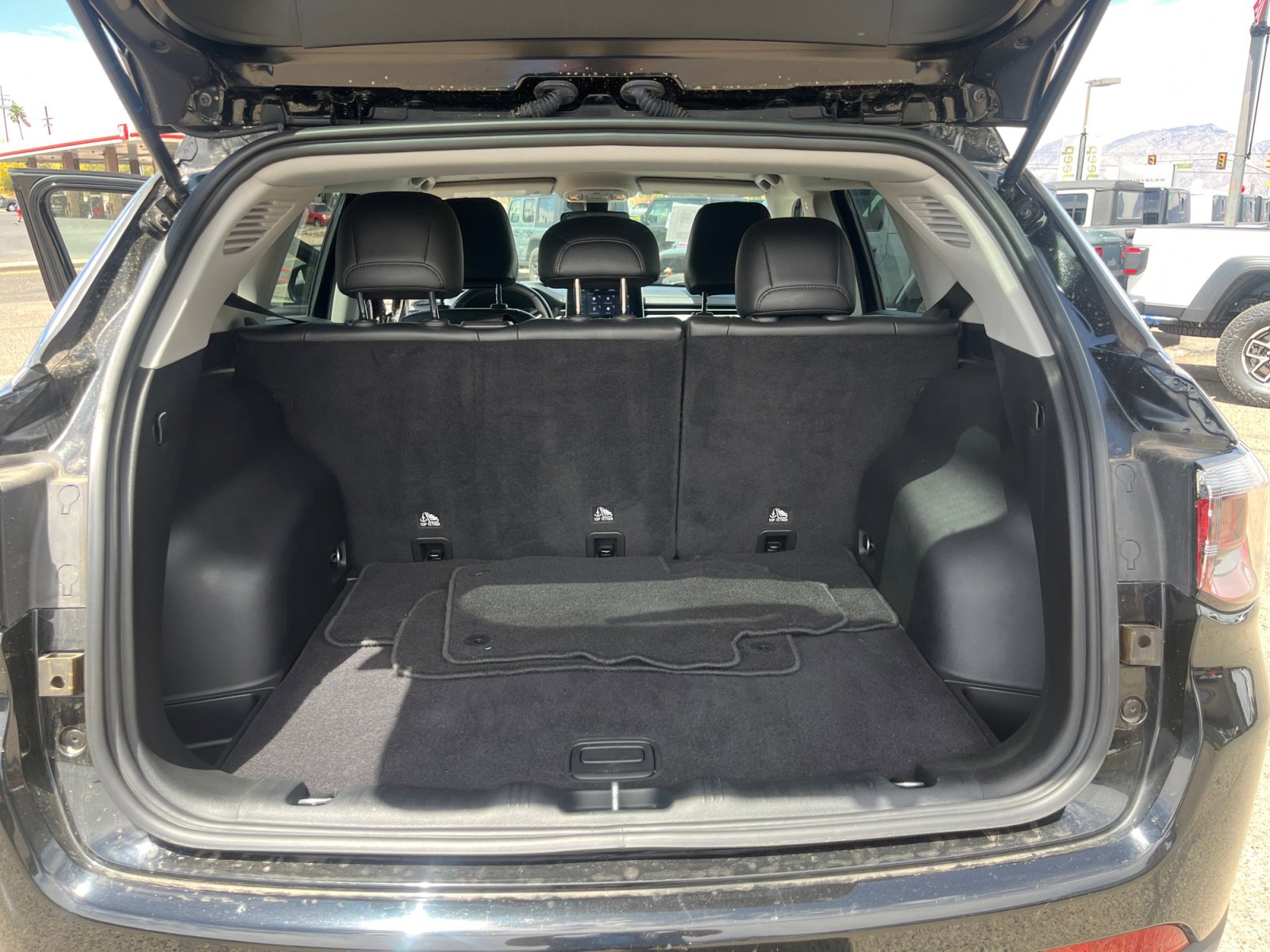 Certified 2022 Jeep Compass Latitude image 34