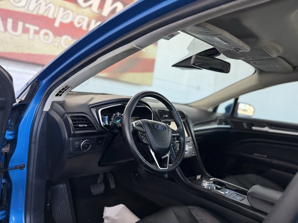 Used 2020 Ford Fusion Titanium image 29