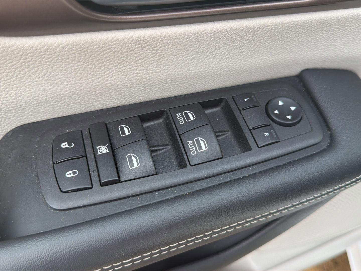 Used 2024 Chrysler Voyager LX FWD image 15