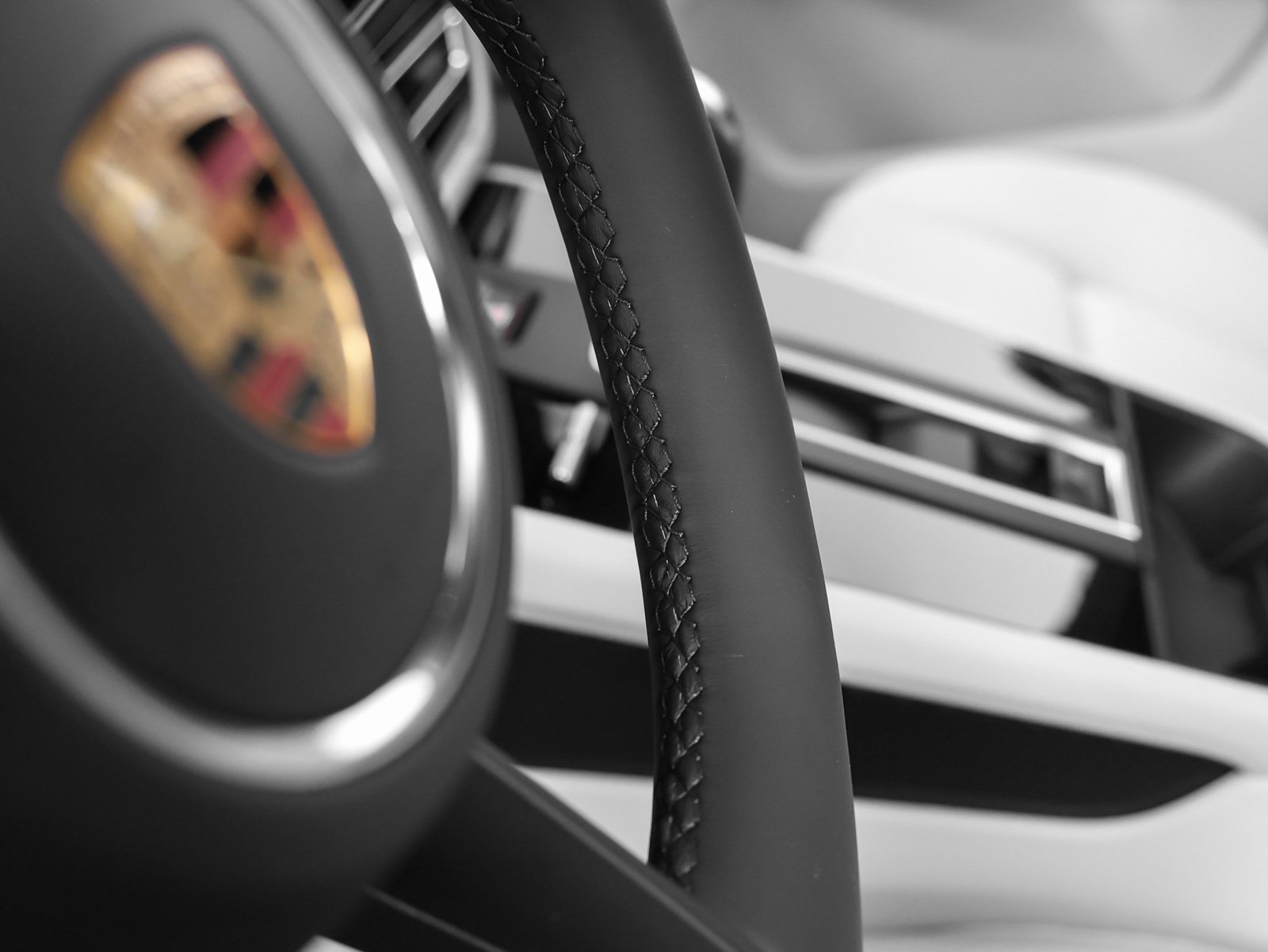 Used 2025 Porsche Macan image 31