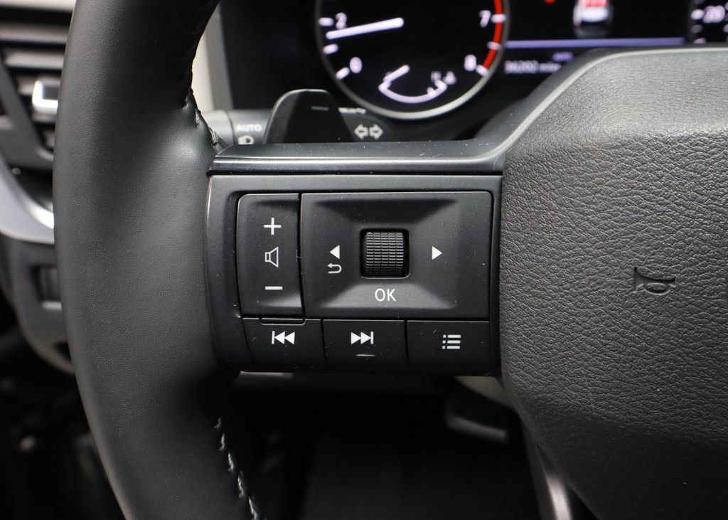 Used 2025 Nissan Rogue SV image 27