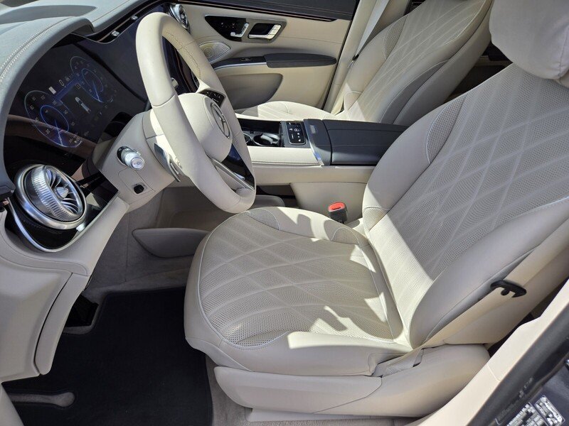 Used 2025 Mercedes-Benz EQS 580 4MATIC SUV image 11