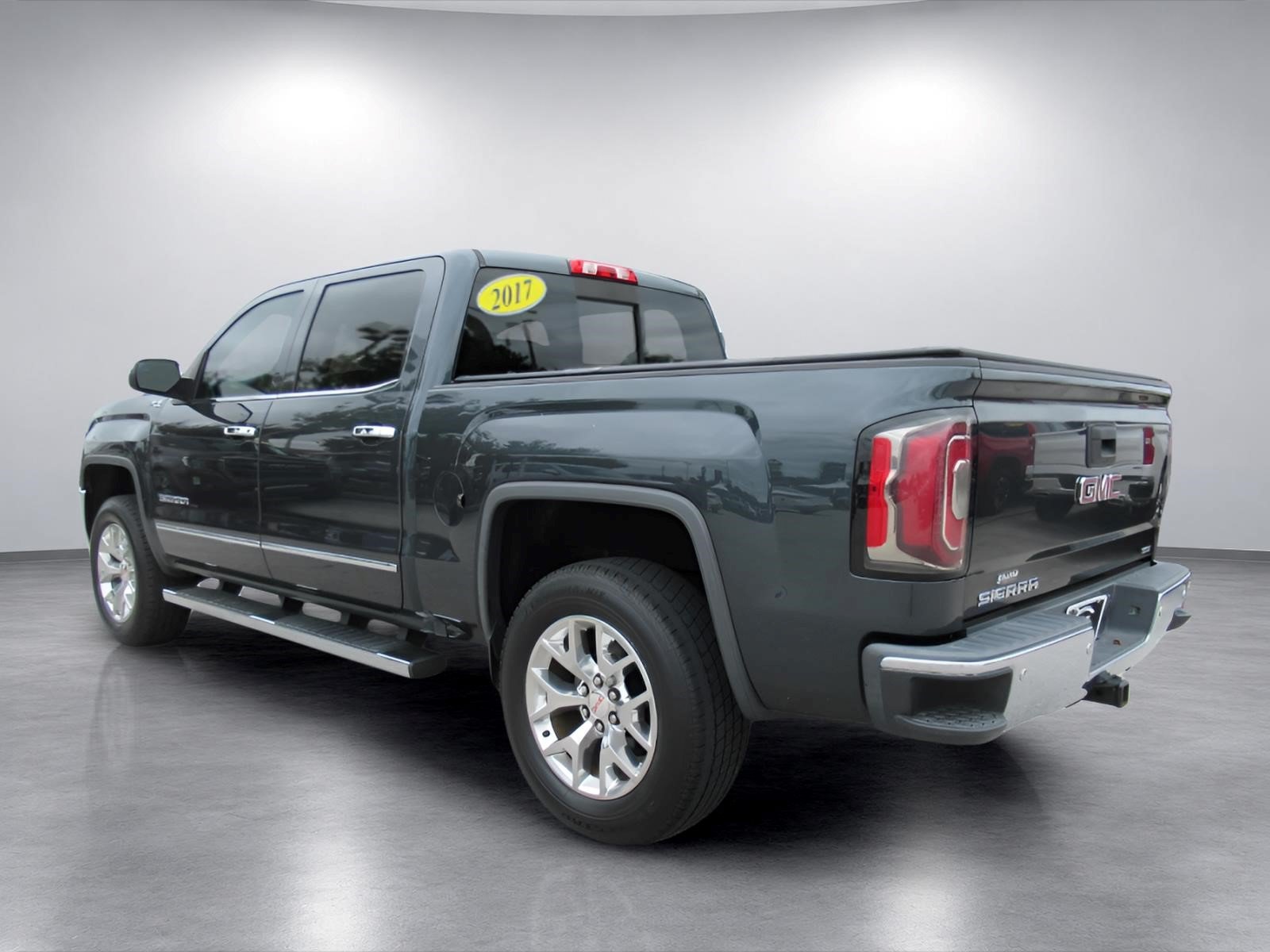Used 2017 GMC Sierra 1500 SLT AWD/4WD image 4