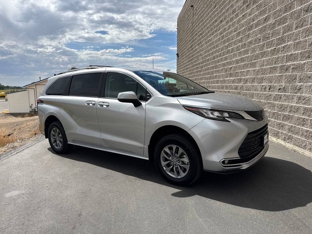 Used 2021 Toyota Sienna XLE w/ XLE Plus Package