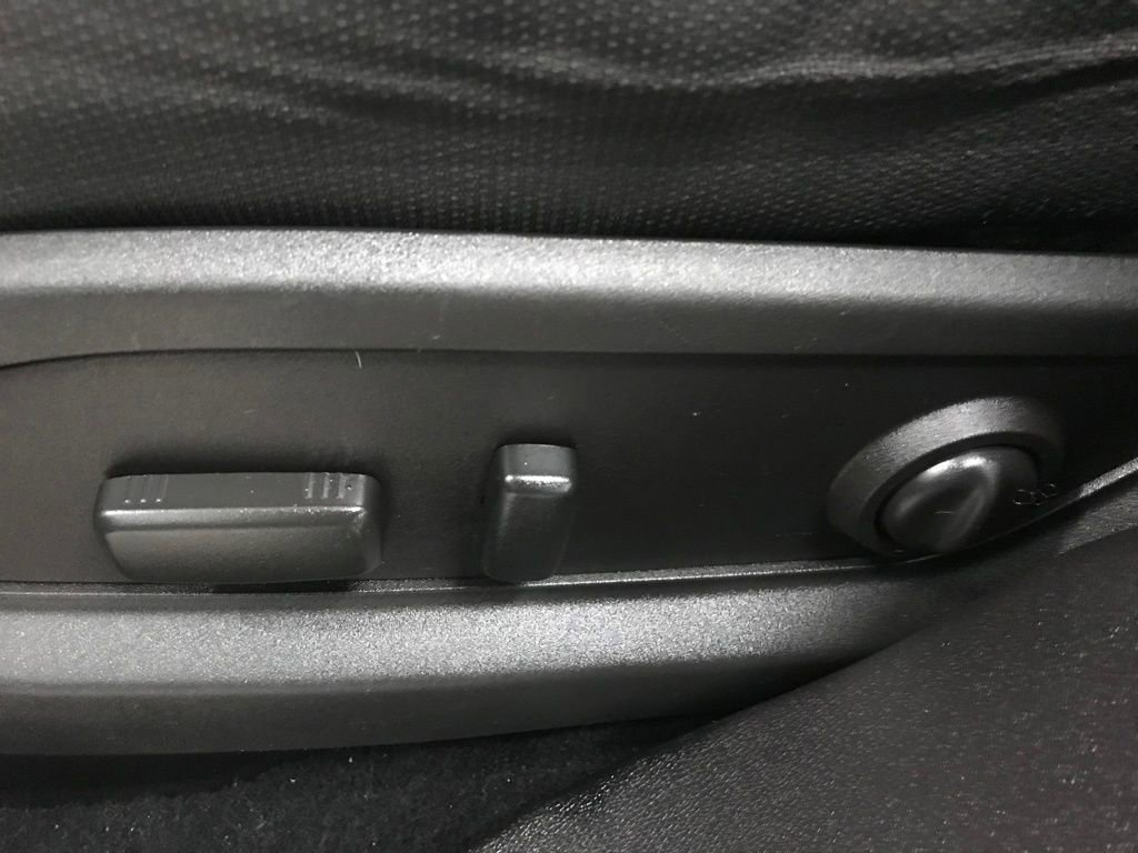 Used 2015 GMC Acadia SLE image 13